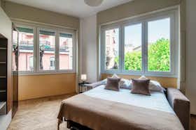 Apartament de închiriat pentru 264.000 EUR pe lună în Como, Viale Massenzio Masia