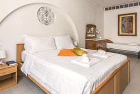 Appartement te huur voor € 264.000 per maand in Como, Via Borgo Vico
