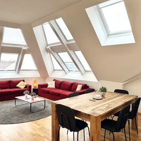 Apartment for rent for €2,390 per month in Vienna, Ettenreichgasse