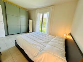 Appartement te huur voor € 1.500 per maand in Ispra, Via Luigi Galvani