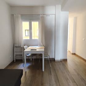 House for rent for €900 per month in Madrid, Paseo de los Melancólicos