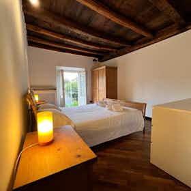 Appartement à louer pour 1 500 €/mois à Varese, Via Robarello