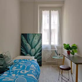 Private room for rent for €735 per month in Milan, Via Giovanni Ambrogio De Predis