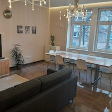 Shared room for rent for €350 per month in Ljubljana, Miklošičeva cesta