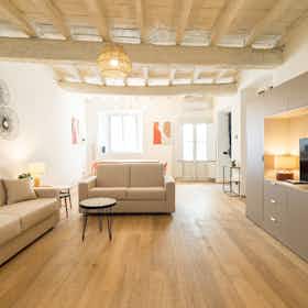 Appartement à louer pour 3 600 €/mois à Como, Via Gianni Rodari