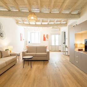 公寓 正在以 €3,600 的月租出租，其位于 Como, Via Gianni Rodari