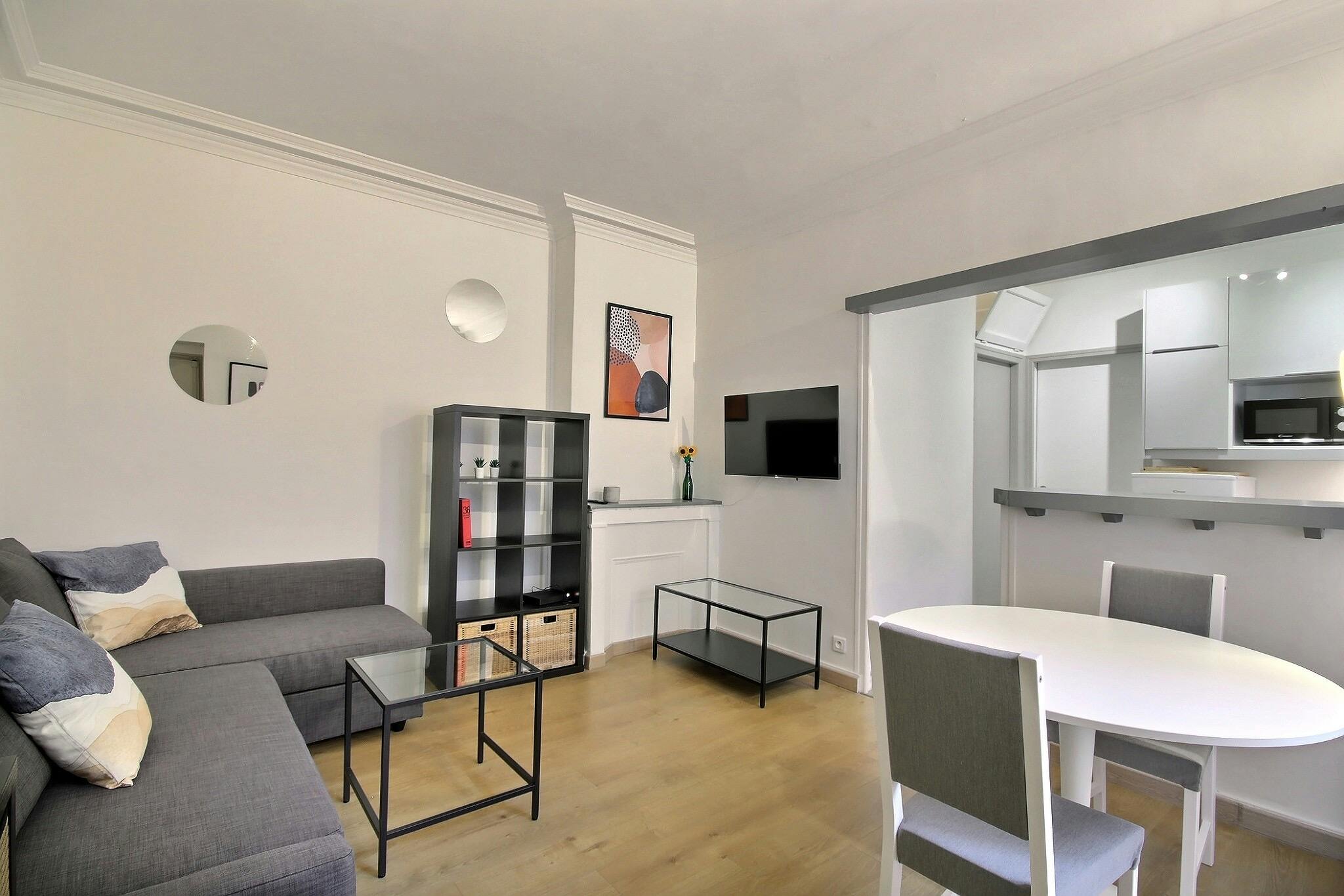 Apartment for rent for €1,889 per month in Paris, Rue Sébastien Mercier