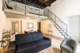 Appartement te huur voor € 2.800 per maand in Como, Via Gianni Rodari