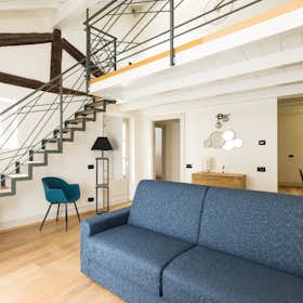 Apartament de închiriat pentru 3.200 EUR pe lună în Como, Via Gianni Rodari