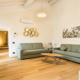 Apartment for rent for €4,300 per month in Como, Via Gianni Rodari