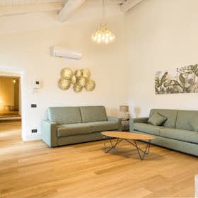 Apartament de închiriat pentru 4.300 EUR pe lună în Como, Via Gianni Rodari