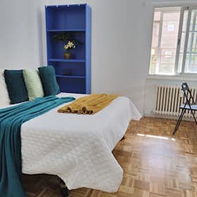 Private room for rent for €675 per month in Madrid, Calle del Doctor Esquerdo