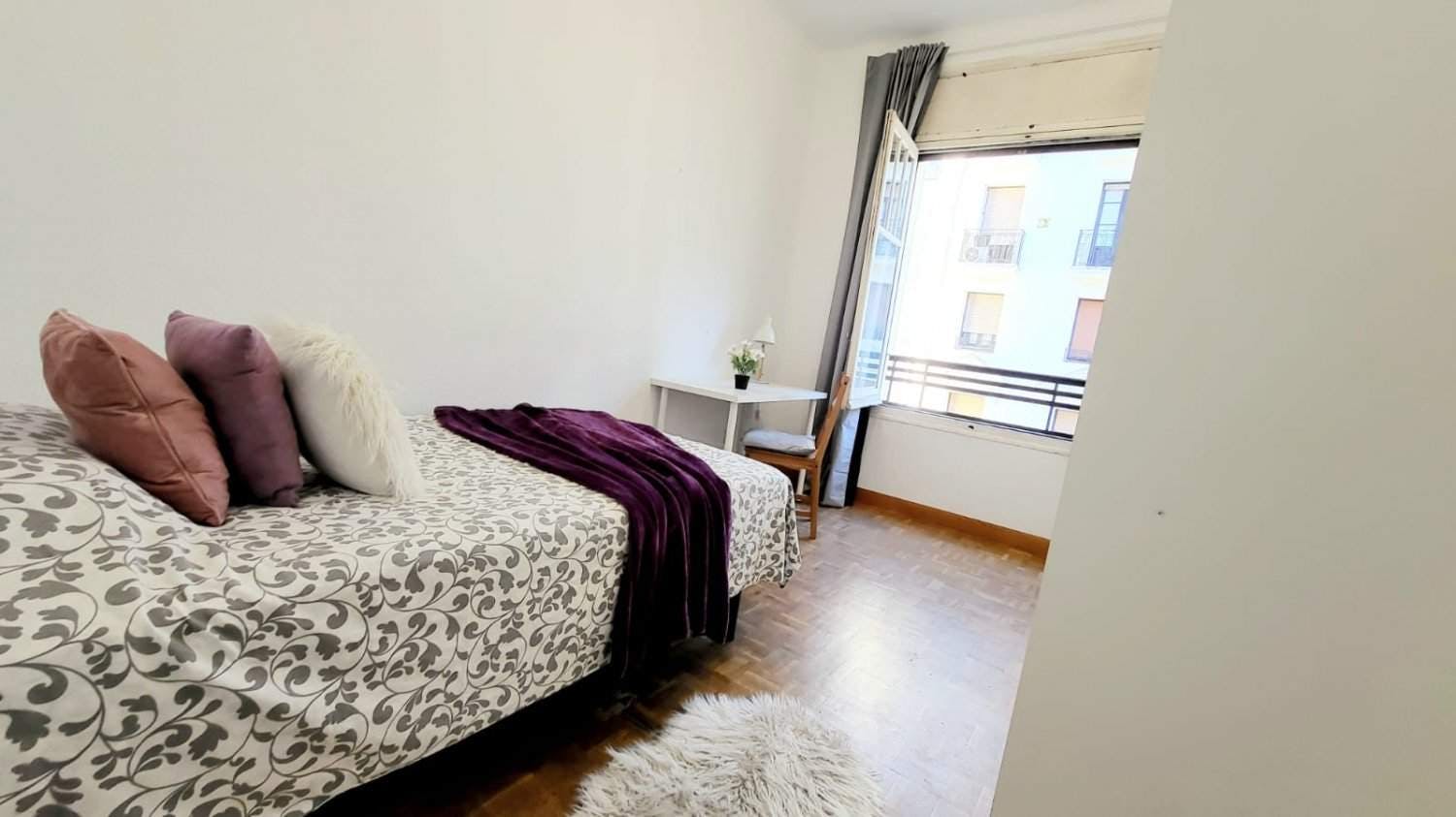 Private room for rent for €744 per month in Madrid, Calle de Ferraz