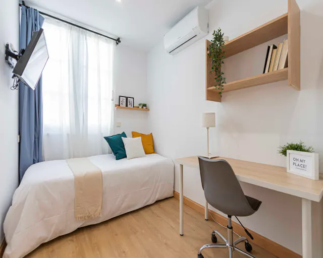 Private room in Calle de San Lorenzo, Madrid (1702669) room image 1