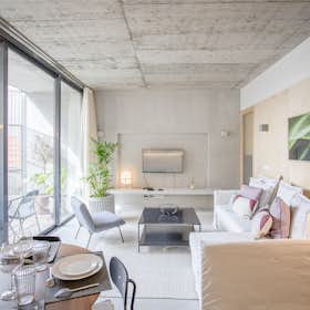 Apartment for rent for €1,700 per month in Porto, Rua Formosa