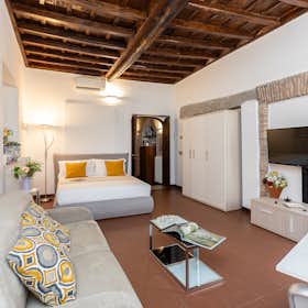 Studio for rent for €1,000 per month in Rome, Via del Babuino