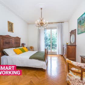 Apartment for rent for €2,000 per month in Turin, Via Pastrengo
