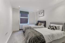 Appartement à louer pour 2 600 £GB/mois à Slough, High Street