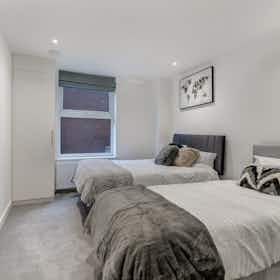 Appartement te huur voor £ 2.606 per maand in Slough, High Street