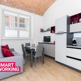 Apartment for rent for €1,200 per month in Turin, Via Conte Luigi Tarino