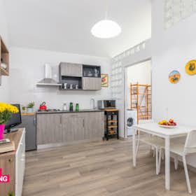 Apartment for rent for €1,250 per month in Turin, Piazza della Repubblica