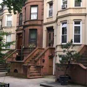 Haus zu mieten für $5,000 pro Monat in Brooklyn, Lincoln Rd