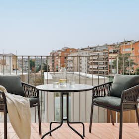 Apartment for rent for €4,256 per month in Barcelona, Carrer de Lucà