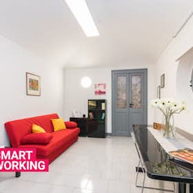 Apartment for rent for €1,400 per month in Turin, Via Luigi Lagrange