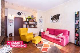 Appartement à louer pour 1 100 €/mois à Turin, Via Michele Coppino