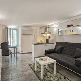 Studio for rent for € 1.580 per month in Genoa, Piazza di Pellicceria