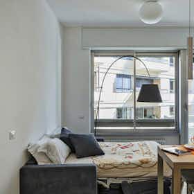 单间公寓 正在以 €1,680 的月租出租，其位于 Genoa, Via Corsica