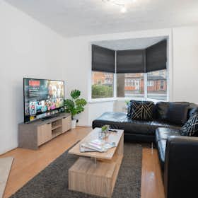 Casa para alugar por £ 2.606 por mês em Birmingham, Shirley Road
