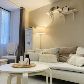 Wohnung zu mieten für 1.100 € pro Monat in Lisbon, Travessa do Rosário de Santa Clara