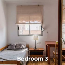 Private room for rent for €600 per month in Valencia, Carrer Poeta Andrés Cabrelles