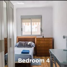 Private room for rent for €530 per month in Valencia, Carrer Poeta Andrés Cabrelles