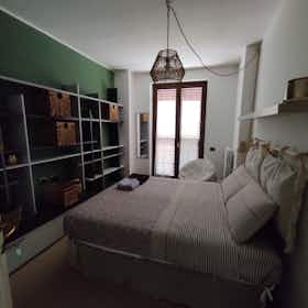 Отдельная комната сдается в аренду за 600 € в месяц в Carugate, Via 25 Aprile