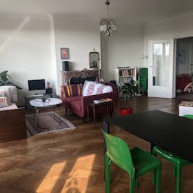 Private room for rent for €975 per month in Ixelles, Rue des Champs Élysées