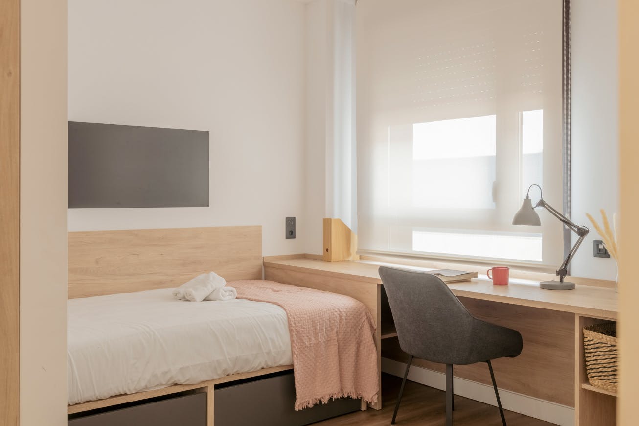 Shared room in Calle de Xaudaró, Madrid (1463053) room image 2