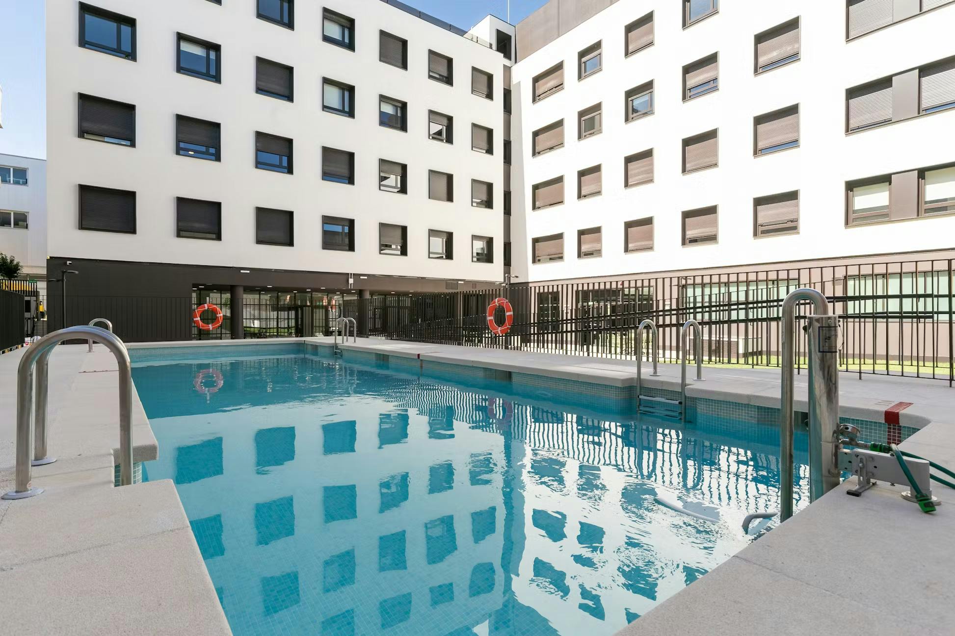 Double room Madrid, 1 bed, 20m² — photo 12