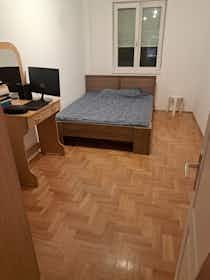 Private room for rent for HUF 135,337 per month in Budapest, Deés utca