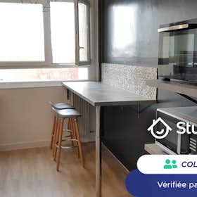 Private room for rent for €455 per month in Rennes, Square du Dauphiné
