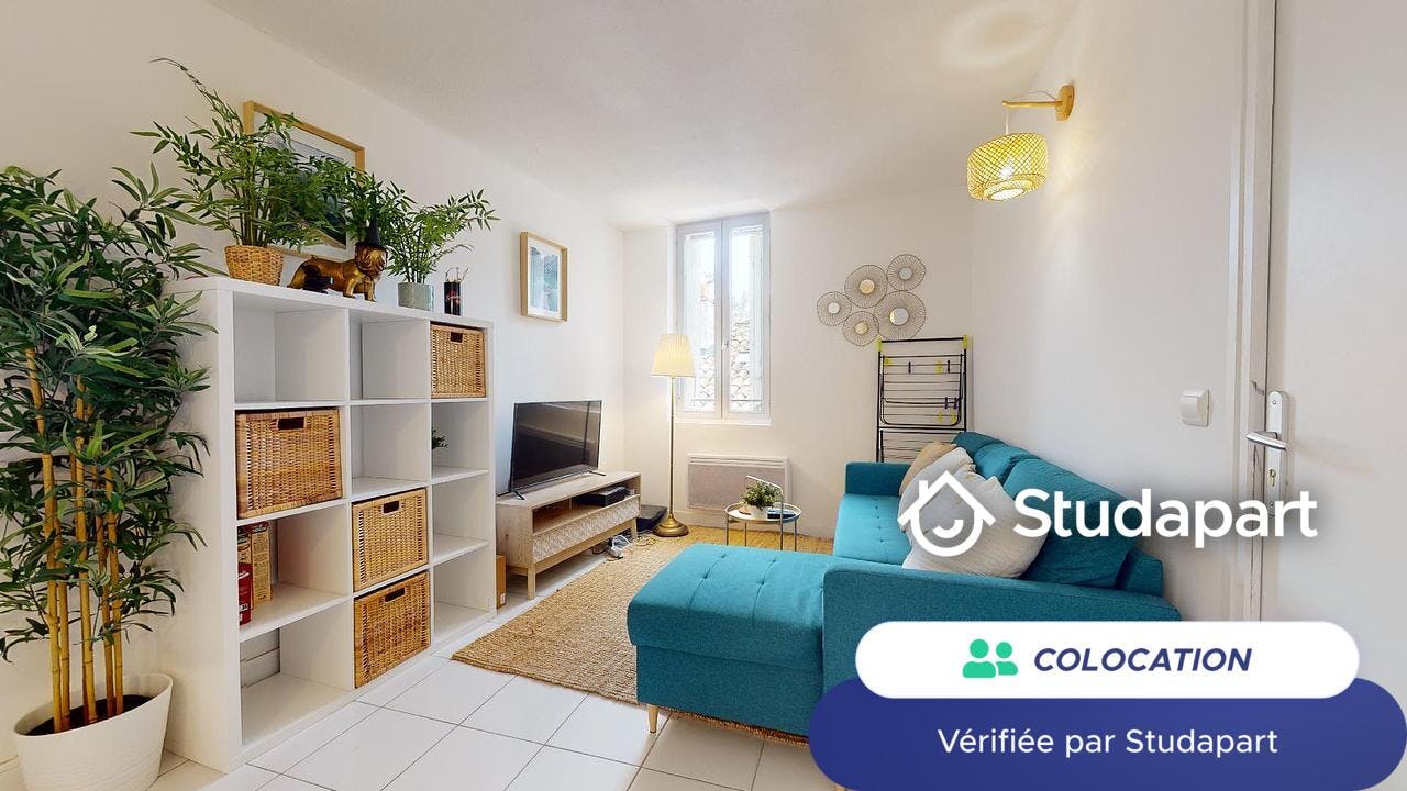 Private room for rent on Rue Vaissette, Nîmes - Widok 5