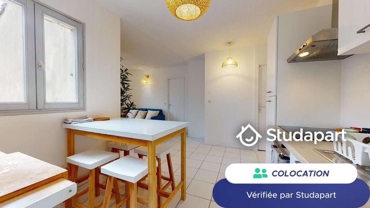 Private room for rent on Rue Vaissette, Nîmes - Widok 6