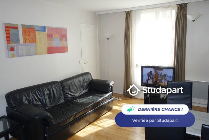 Apartment for rent for €1,990 per month in Paris, Rue Greuze