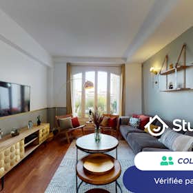 Private room for rent for €1,460 per month in Paris, Rue Lamarck