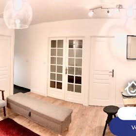 Private room for rent for €505 per month in Neuville-sur-Oise, Rue de Cergy