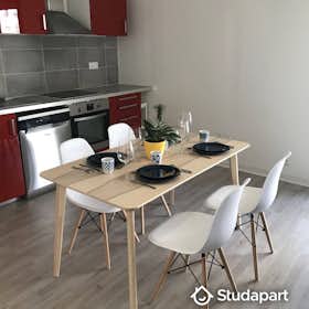 Private room for rent for €560 per month in Noisy-le-Grand, Place Gustave Courbet