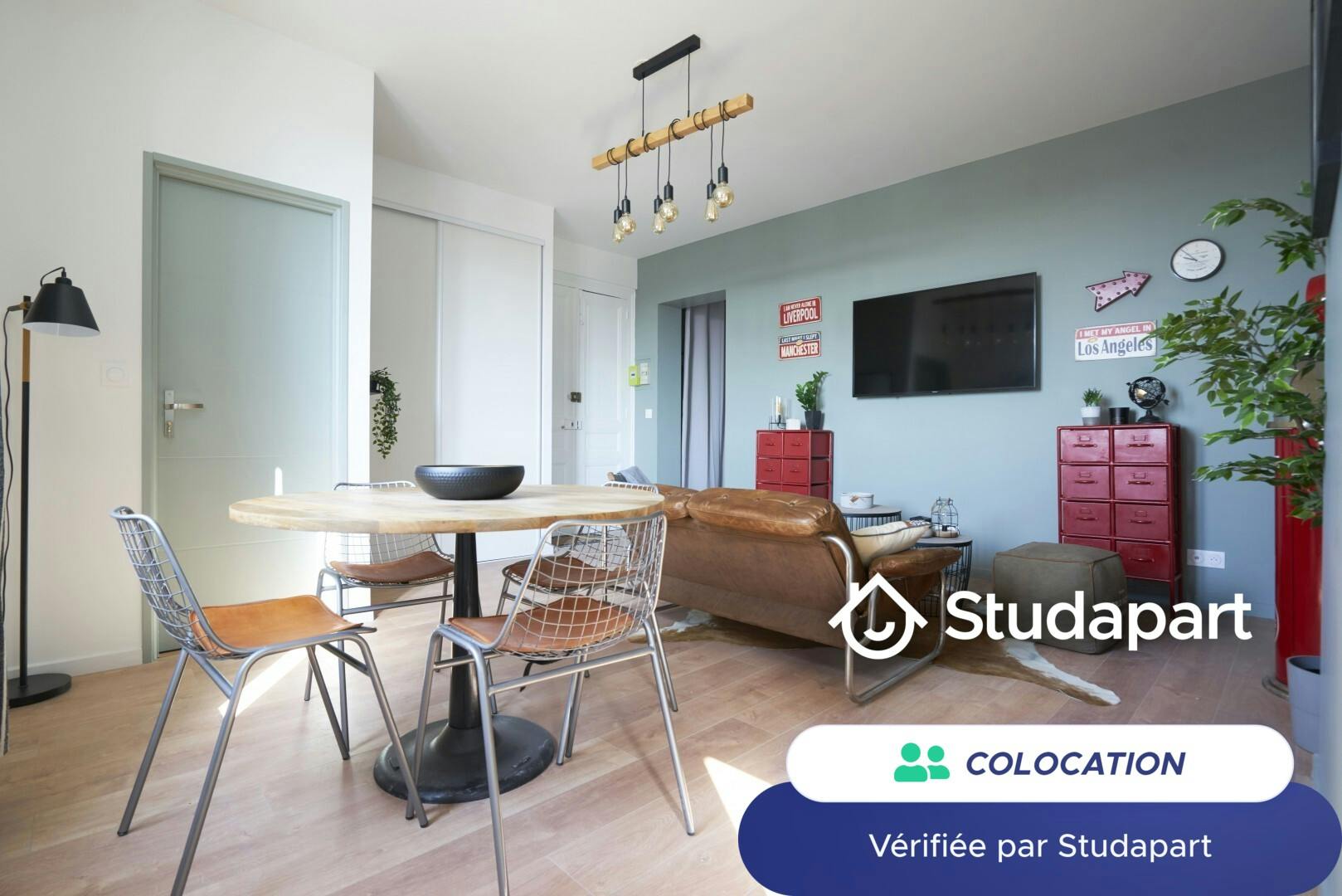 Private room for rent for €530 per month in Reims, Rue de Vesle