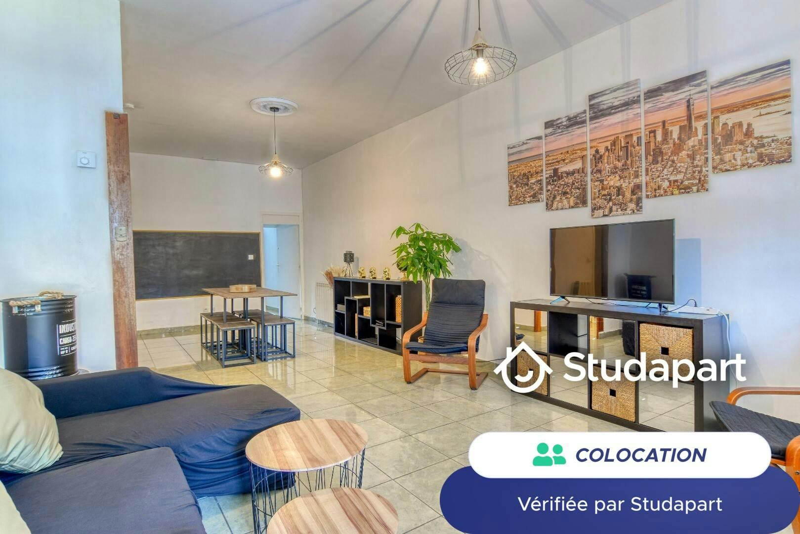 Private room for rent for €550 per month in Marseille, Boulevard Rabatau