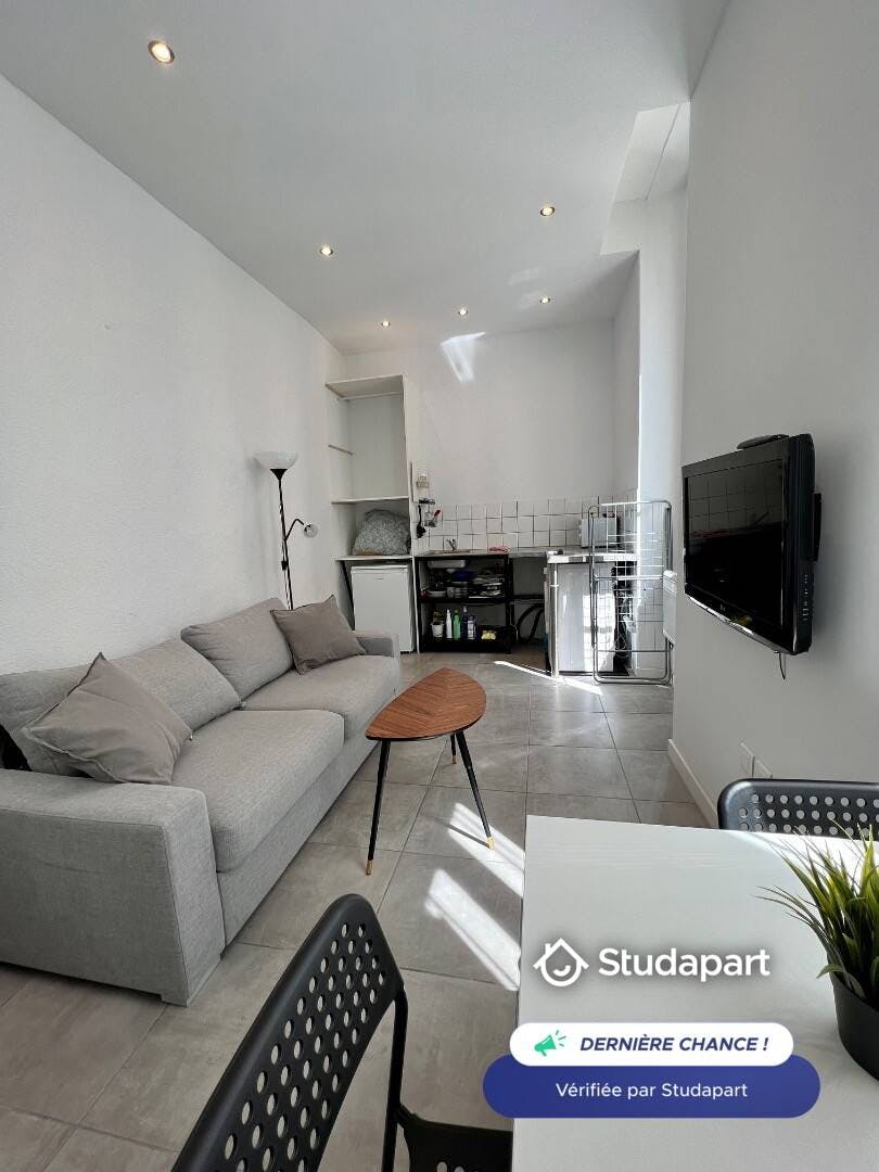 House for rent for €620 per month in Marseille, Rue de l'Académie